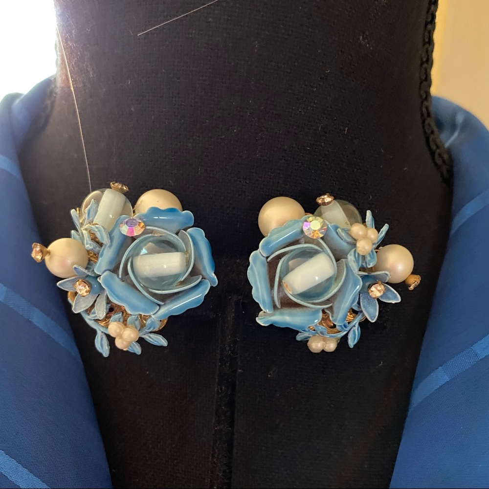 Vintage Mid-Century Enamel, Rhinestones & Pearl Blue Flower Clip On Earrings - Picture 11 of 11